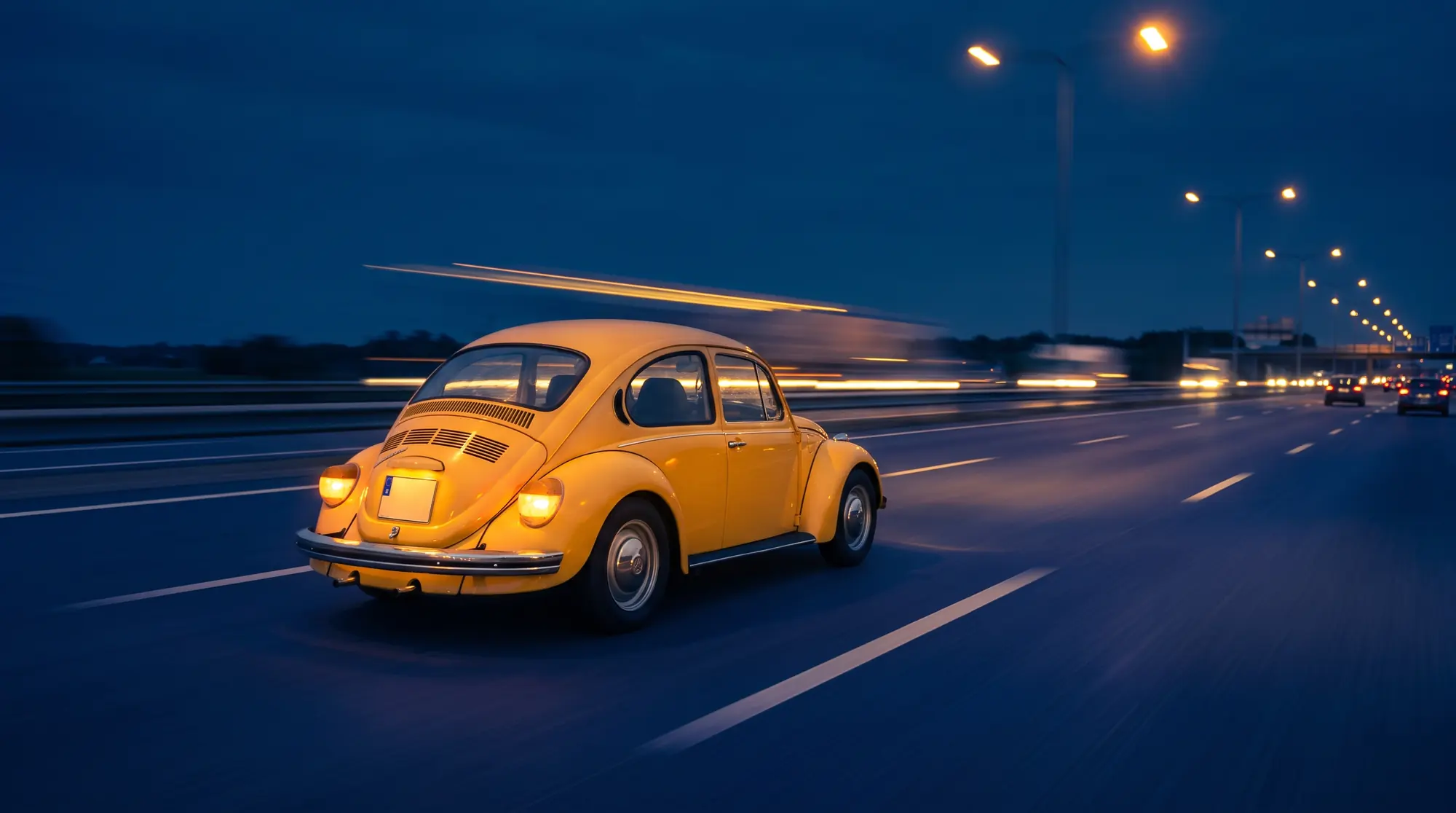 Fusca · anos 70 andando numa rodovia